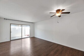 2401 N 70th St in Scottsdale, AZ - Foto de edificio - Building Photo