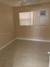 704 SE 21st St in Fort Lauderdale, FL - Foto de edificio - Building Photo