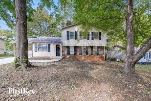 2848 Maple Grove Dr in Rex, GA - Building Photo