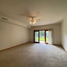 49 Arbor Hill Cir in Iowa City, IA - Building Photo - Building Photo