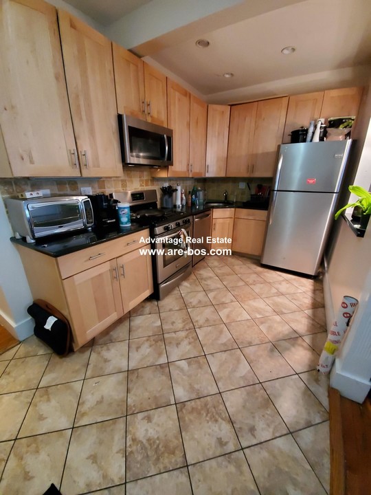 10 St Lukes Rd, Unit 1 in Boston, MA - Building Photo