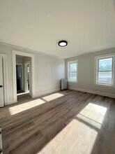 300 Elm Place in Leonia, NJ - Building Photo - Building Photo