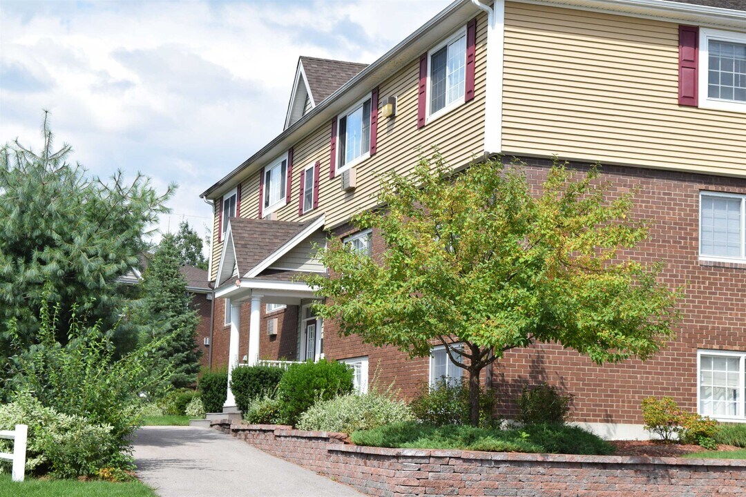3961 Brown Ave-Unit -65 in Manchester, NH - Building Photo