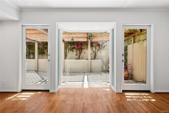 11053 Strathmore Dr in Los Angeles, CA - Building Photo - Building Photo