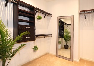 407 SW Walking Path in Stuart, FL - Foto de edificio - Building Photo