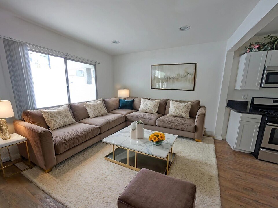 1248 N Las Palmas Ave in Los Angeles, CA - Building Photo