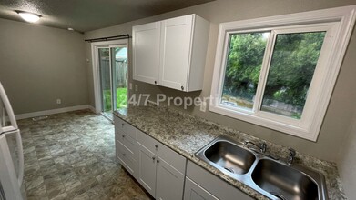 1509 Jq Adams St in Oregon City, OR - Building Photo - Building Photo
