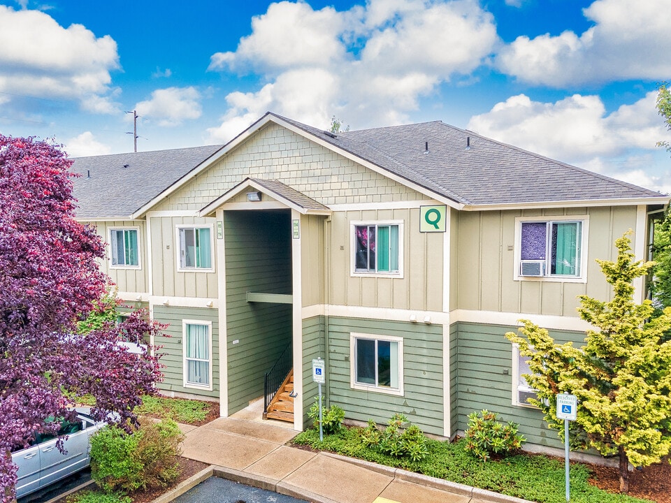 Evergreen Village Apartments in Vancouver, WA - Building Photo