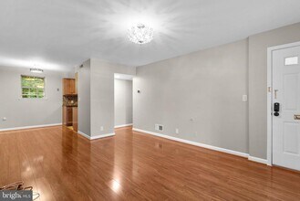 2631 S Walter Reed Dr in Arlington, VA - Building Photo - Building Photo