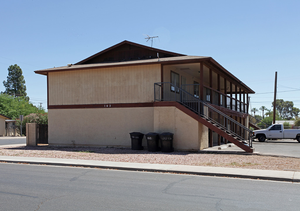 143 S Doran St in Mesa, AZ - Foto de edificio