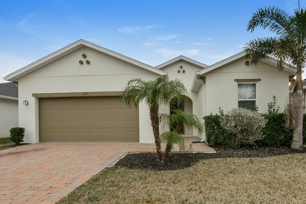 3176 Bayou Ln in Tavares, FL - Building Photo