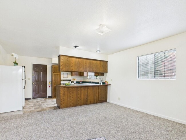1006 Hiller Rd in Mckinleyville, CA - Building Photo - Building Photo