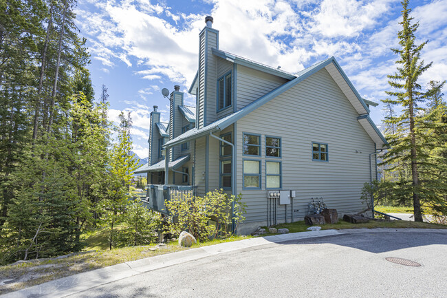 242 Benchlands Terr in Canmore, AB - Building Photo - Building Photo