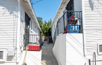 2431 Gates St in Los Angeles, CA - Building Photo - Building Photo