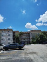 2440 SW 81st Ave in Davie, FL - Building Photo