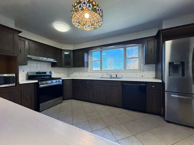 138 Sampson Pkwy in Pittsfield, MA - Building Photo - Building Photo