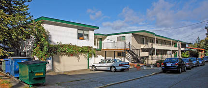 Golf Crest Apartments in Seattle, WA - Building Photo - Building Photo