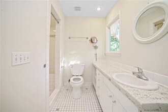 2716 E 22nd St in Austin, TX - Building Photo - Building Photo