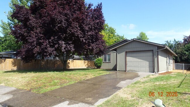 2175 NE Lilac Ct in Hillsboro, OR - Building Photo - Building Photo