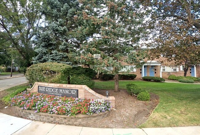 3901 Dobrin Ct in Fair Lawn, NJ - Building Photo - Building Photo