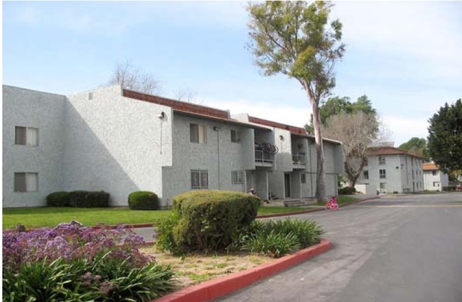 New Wilmington Arms Apartments in Compton, CA - Building Photo - Building Photo