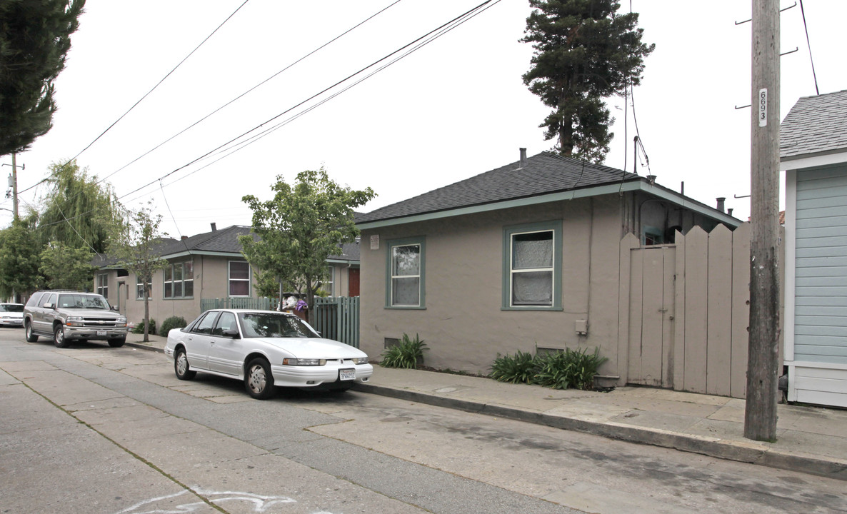 221 Raymond St in Santa Cruz, CA - Building Photo