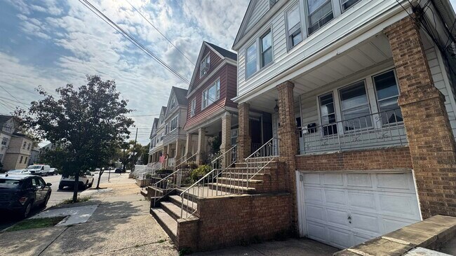 283 Avenue A in Bayonne, NJ - Building Photo - Building Photo