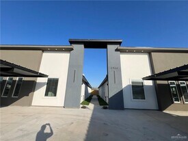 14 S Links Dr in Edinburg, TX - Building Photo