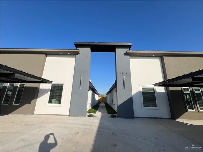 property at 14 S Links Dr