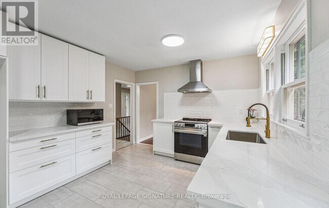 9 Pinevale Rd in Markham, ON - Building Photo - Building Photo