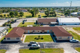 2935 SE 15th Pl in Cape Coral, FL - Building Photo