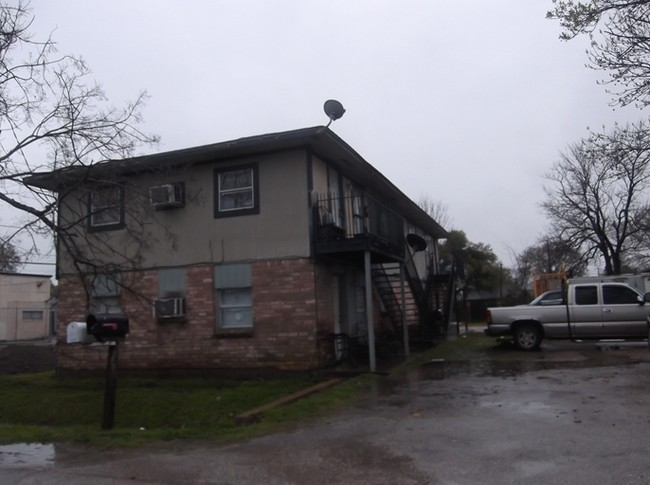 Oaks at Bonham Apartments in Houston, TX - Foto de edificio - Building Photo