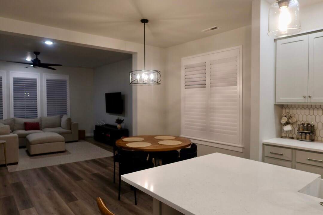 8884 W Hill Rd Pkwy in Garden City, ID - Building Photo