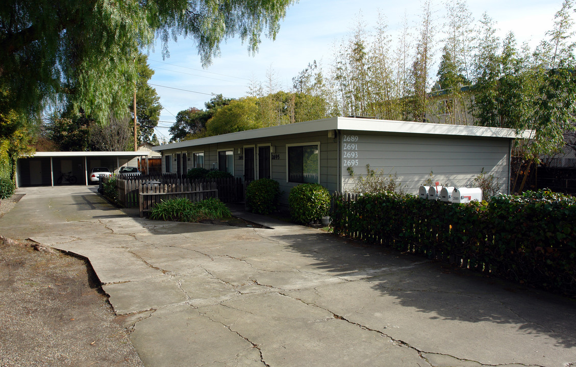 2695 Alma St in Palo Alto, CA - Foto de edificio