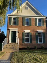 21797 Canfield Terrace in Sterling, VA - Foto de edificio - Building Photo