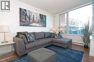 33-833 Smithe St in Vancouver, BC - Building Photo - Building Photo