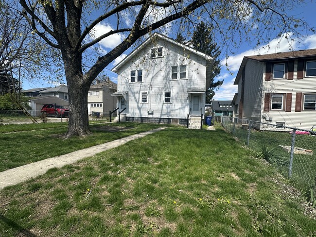 2039 Floral Ave in Columbus, OH - Foto de edificio - Building Photo