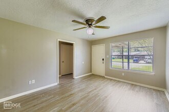 1611 Hazelwood St, Unit A in Conroe, TX - Building Photo - Building Photo