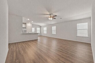 108 Pivot Dr in Taylor, TX - Building Photo - Building Photo