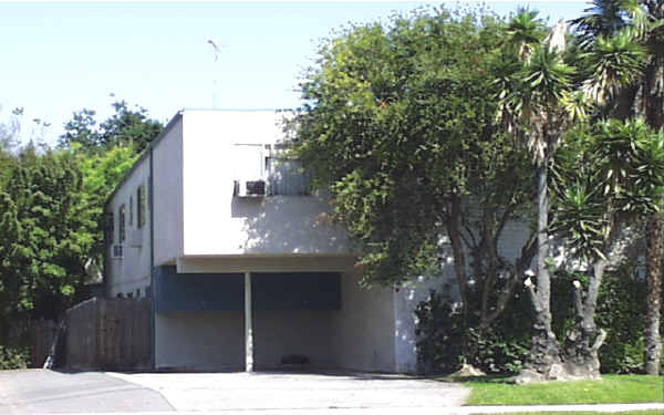 5012 Kester Ave in Van Nuys, CA - Building Photo