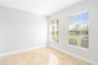 150 Santa Clara Dr in Naples, FL - Building Photo - Building Photo