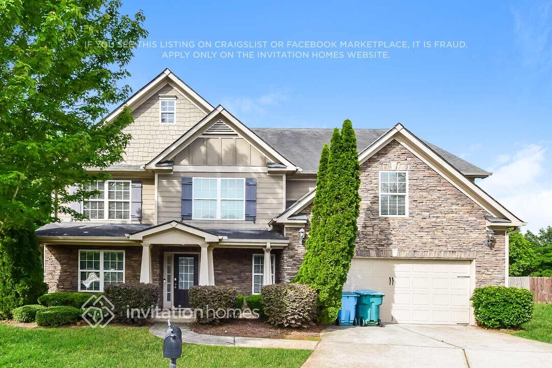 2229 Park Estates Ln SW in Snellville, GA - Building Photo