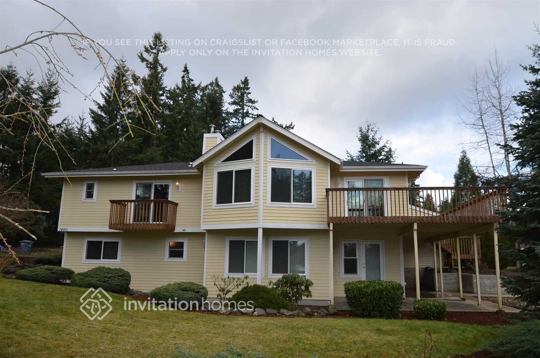 19511 64th St E in Bonney Lake, WA - Building Photo