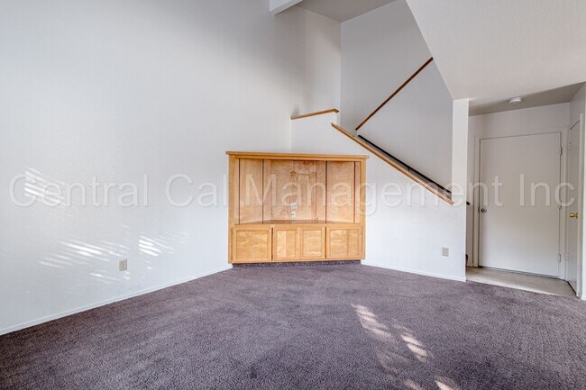 8412 Laborough Dr-Unit -Apt D in Bakersfield, CA - Building Photo - Building Photo
