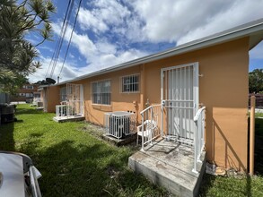 2010 NW 31st St in Miami, FL - Building Photo - Building Photo