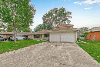 5611 Nina Lee Ln in Houston, TX - Building Photo - Building Photo