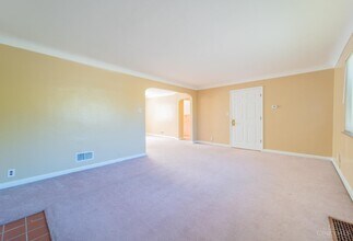 7560 Montgomery Rd in Cincinnati, OH - Building Photo - Building Photo