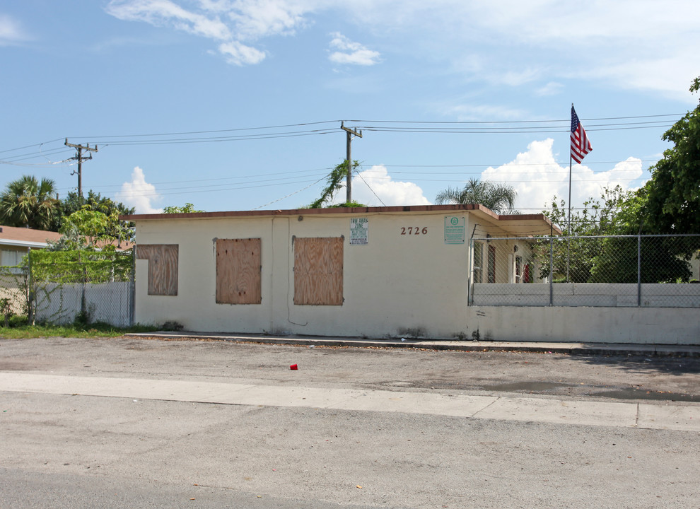 2726 NW 6th St in Pompano Beach, FL - Foto de edificio