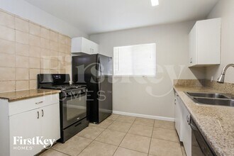 1701 Sweeney Ave in Las Vegas, NV - Building Photo - Building Photo