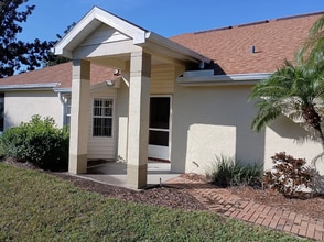 2418 New Haven Cir in Sun City Center, FL - Building Photo - Building Photo